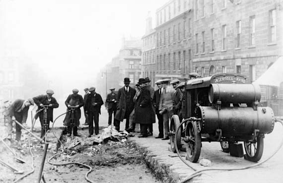 photo of Dundas St roadworks in 1800s